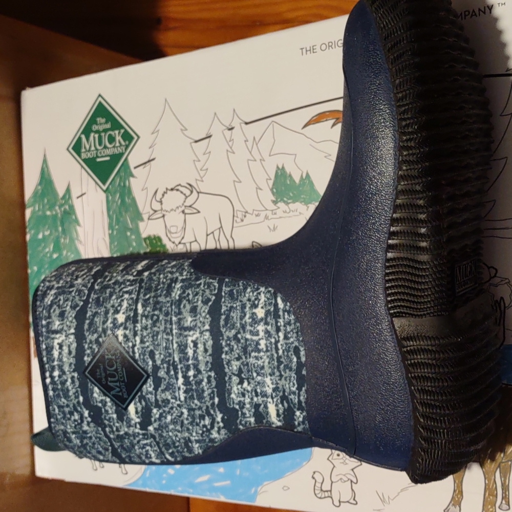 New in box muck company kids hale boots dress blue/ digital terrain print sz 12